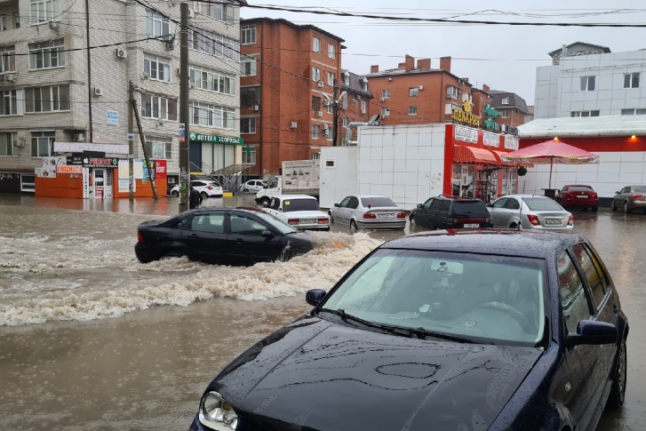 Краснодарские власти традиционно списали потоп на Московской на проблемы с ливневками