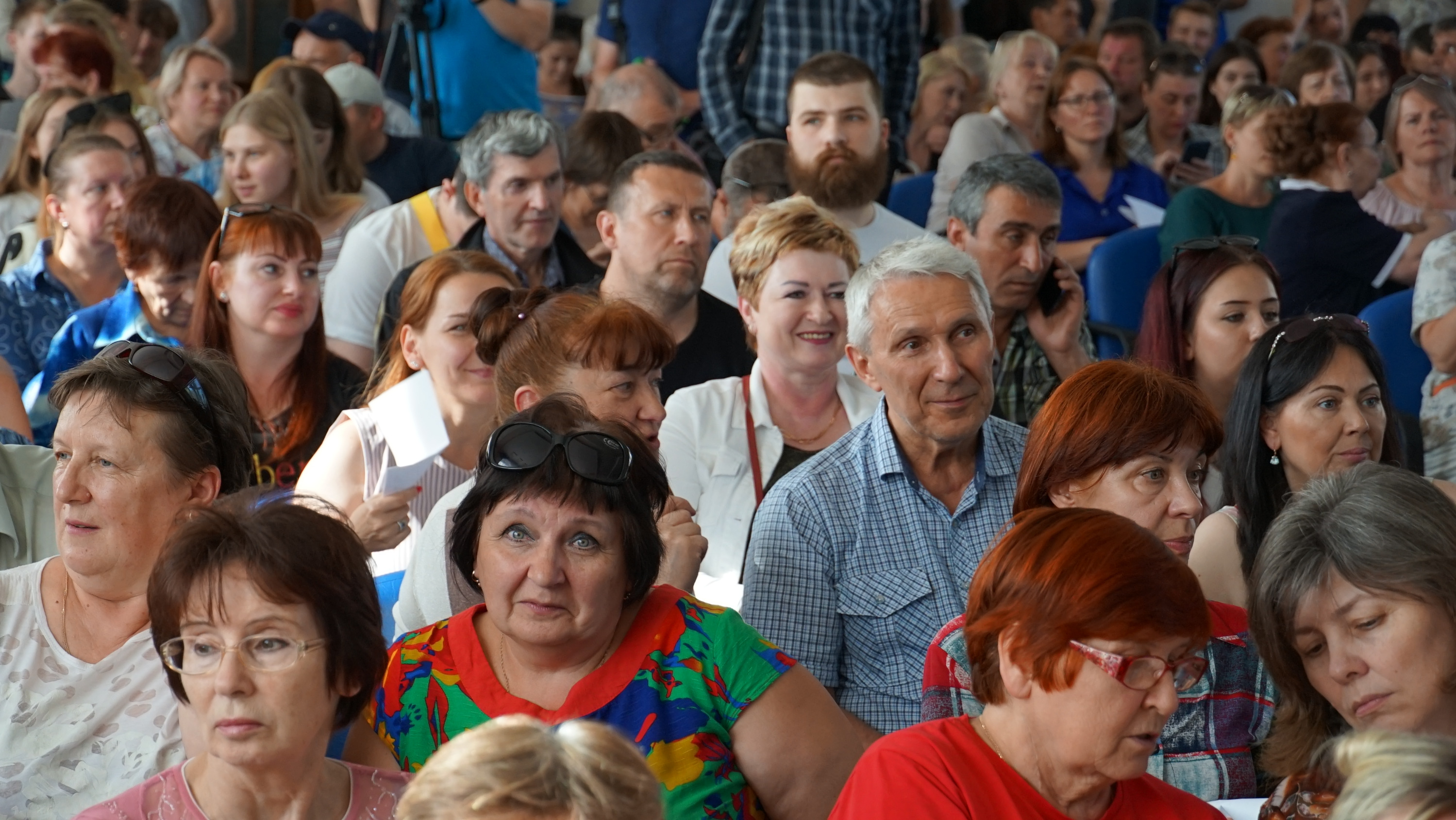 В зале собрались неравнодушные к происходящему в городе В зале собрались неравнодушные к происходящему в городе