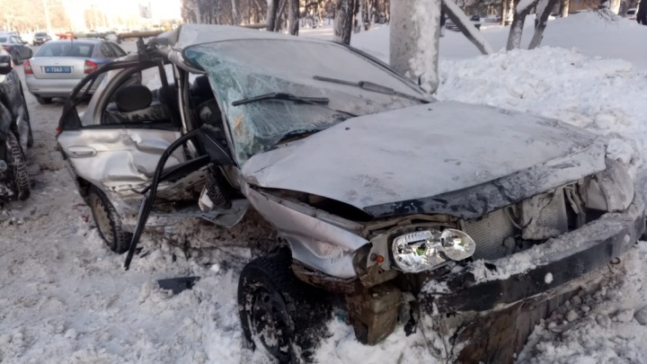 В Уфе при столкновении KIA Spectra и Toyota Land Cruiser пострадали двое пожилых людей