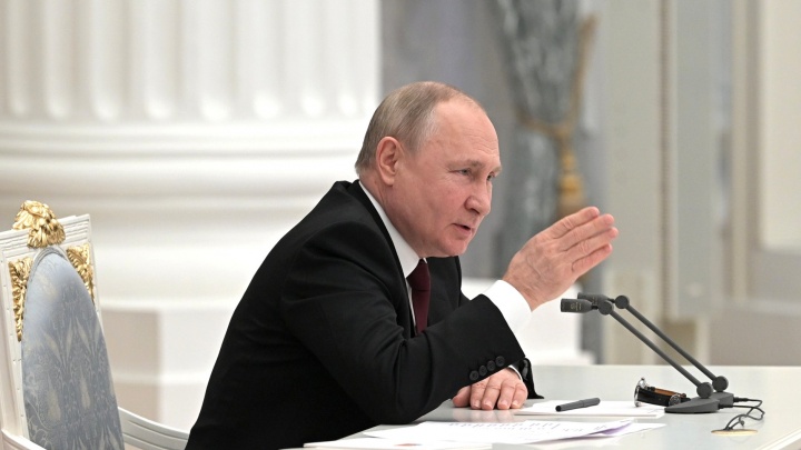 Путин стал зарабатывать больше. Кремль показал декларацию президента о доходах