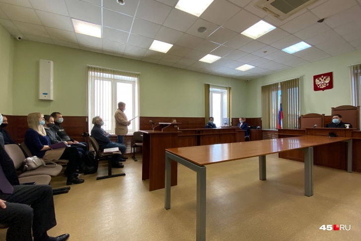 Заседание по иску курганцев к губернатору по поводу отмены QR-кодов прошло сегодня в областном суде Заседание по иску курганцев к губернатору по поводу отмены QR-кодов прошло сегодня в областном суде