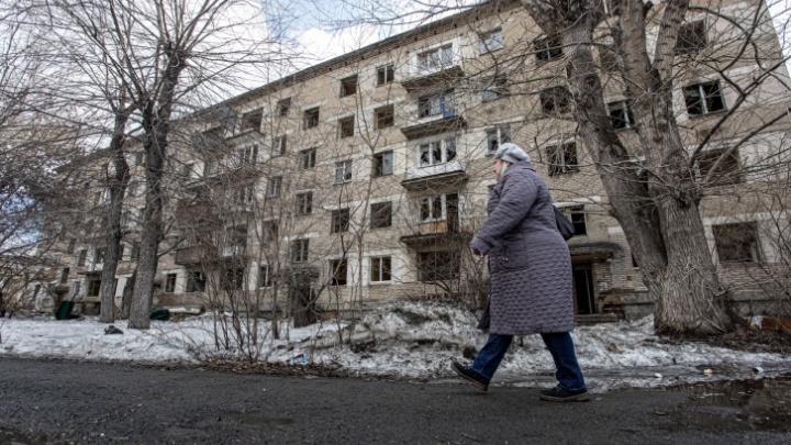 В мэрии Челябинска назвали сроки сноса брежневки, превратившей в кошмар жизнь соседей