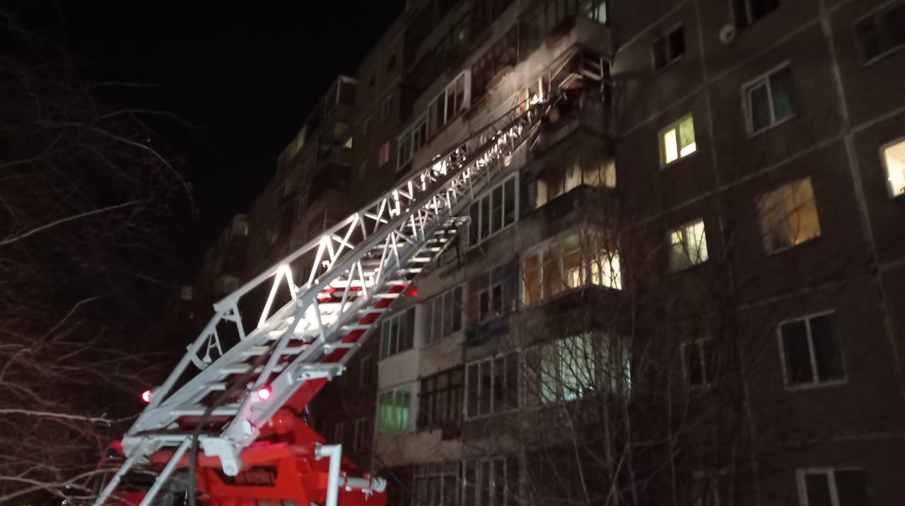 В пожаре в екатеринбургской многоэтажке погиб мужчина