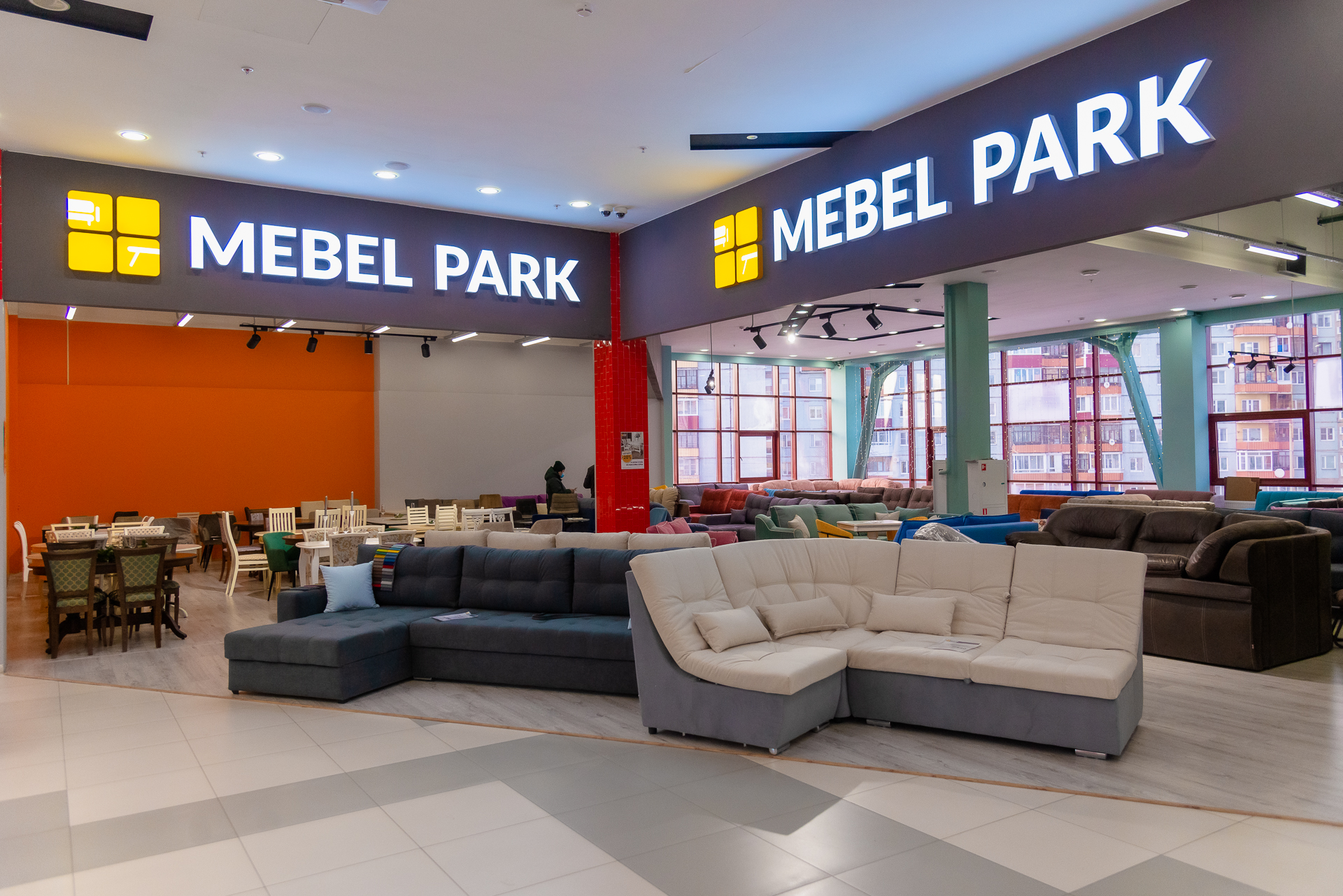 Салон Mebel Park расширил ассортимент. Диваны переехали на отдельную площадь