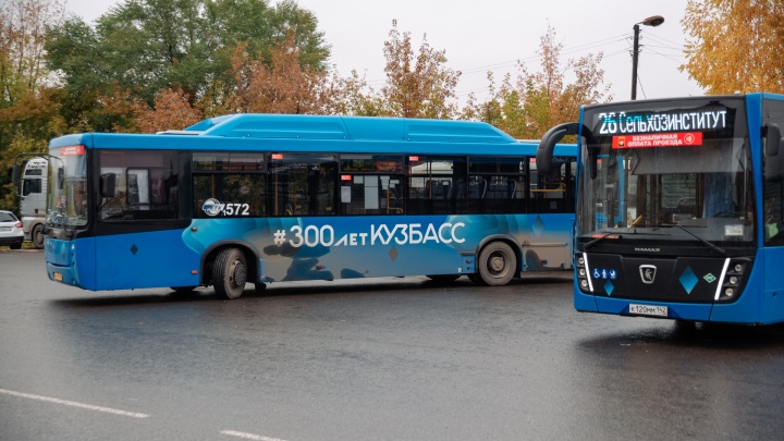 «В автобусах COVID-19 не передается?»: Минтранс Кузбасса ответил о введении QR-кодов в автобусах