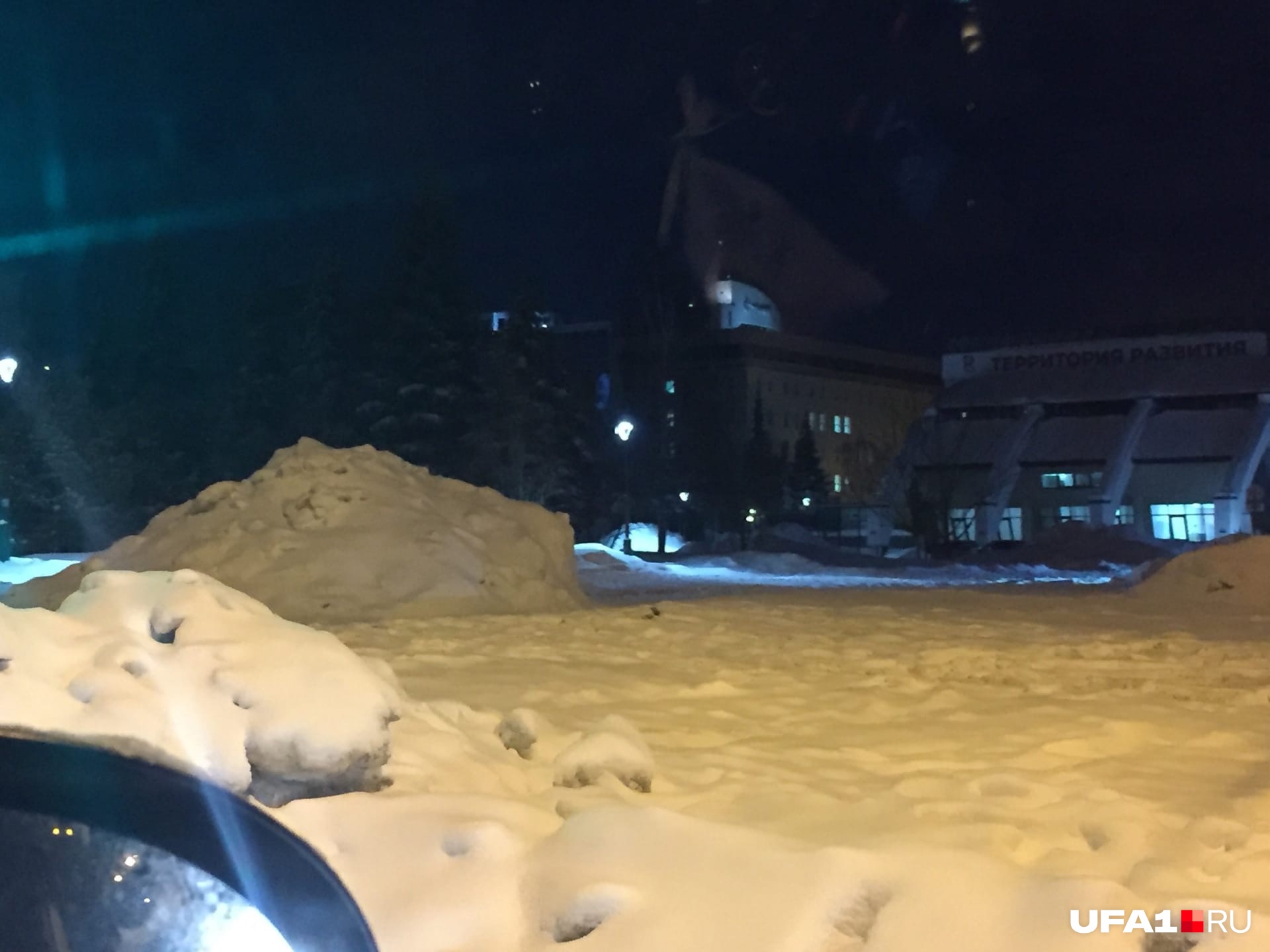 А это, видимо, новые арт-объекты прямо в центре города А это, видимо, новые арт-объекты прямо в центре города