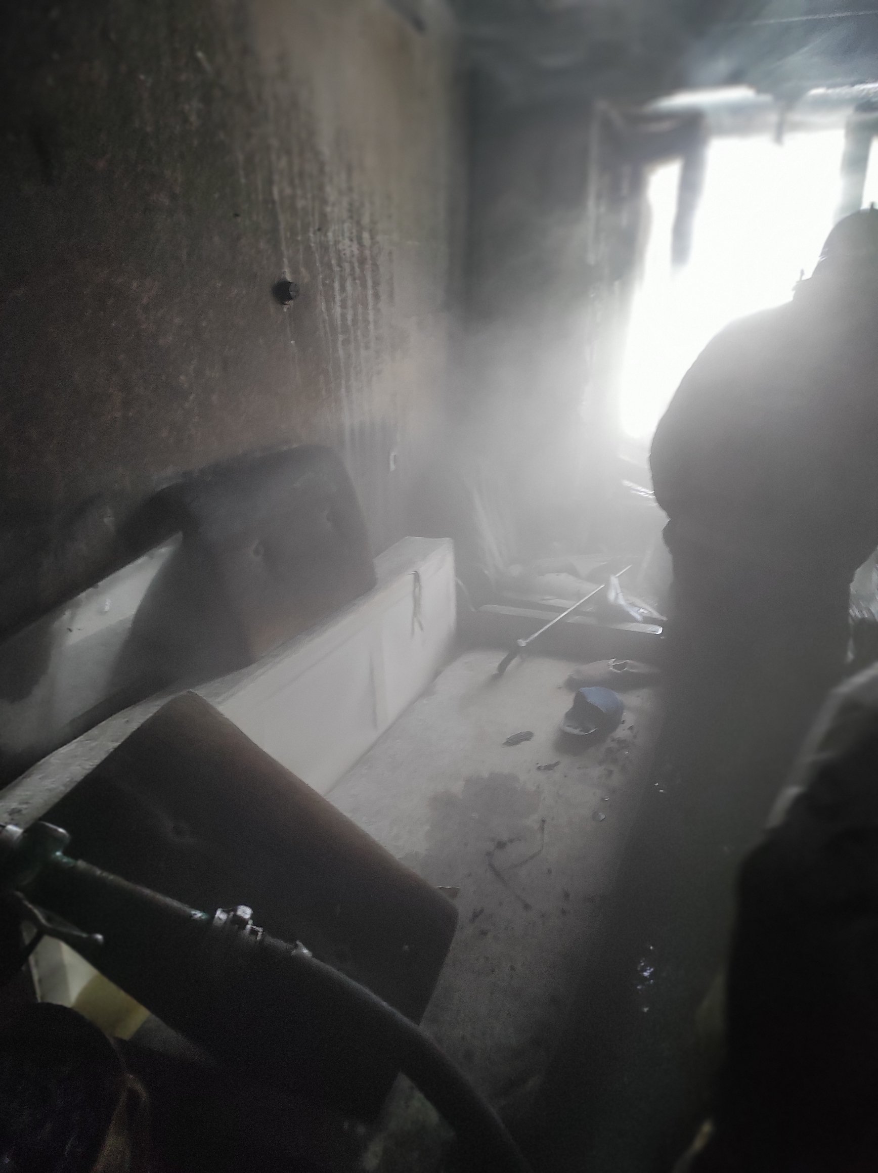 Пожар начался днем в квартире на пятом этаже Пожар начался днем в квартире на пятом этаже