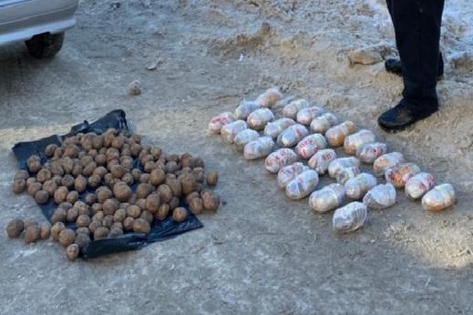 Вот такой улов обнаружили силовики в багажнике легковушки Вот такой улов обнаружили силовики в багажнике легковушки