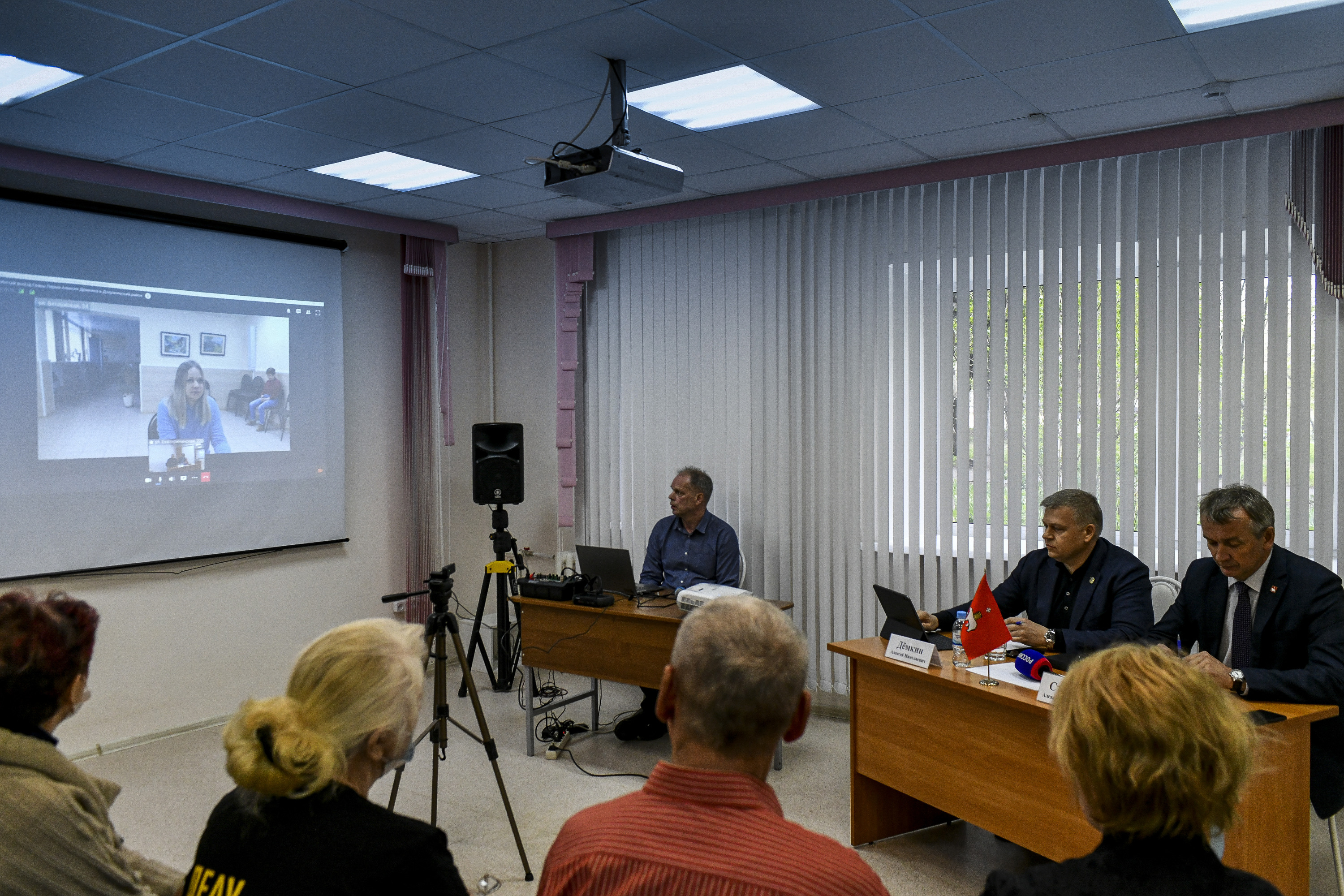 Телемост и личная встреча Алексея Демкина с жителями Дзержинского района