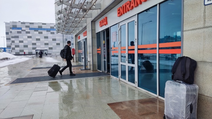 Отмены рейсов: рассказываем, что творится в аэропорту Уфы после отмены рейсов из-за военных действий в Донбассе