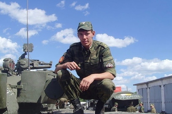 Алексей Левкин вырос в Красноярске и окончил здесь техникум. Затем он поступил в военный институт в Омске Алексей Левкин вырос в Красноярске и окончил здесь техникум. Затем он поступил в военный институт в Омске