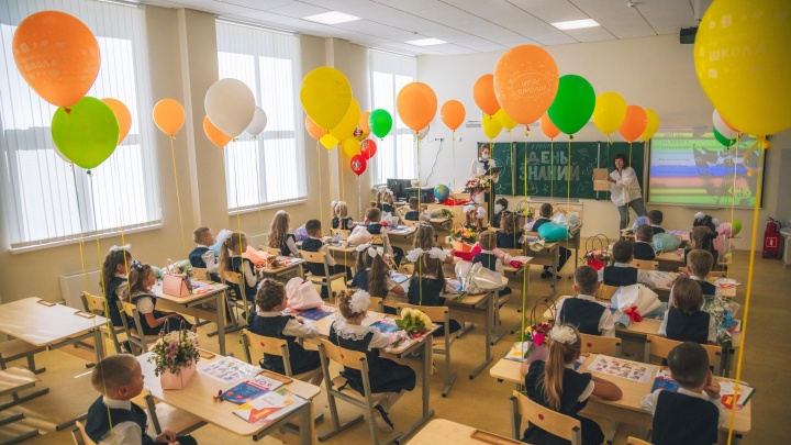 Более 9 тысяч детей зачислили в первый класс в Иркутске. В шести школах будущим ученикам не хватило мест