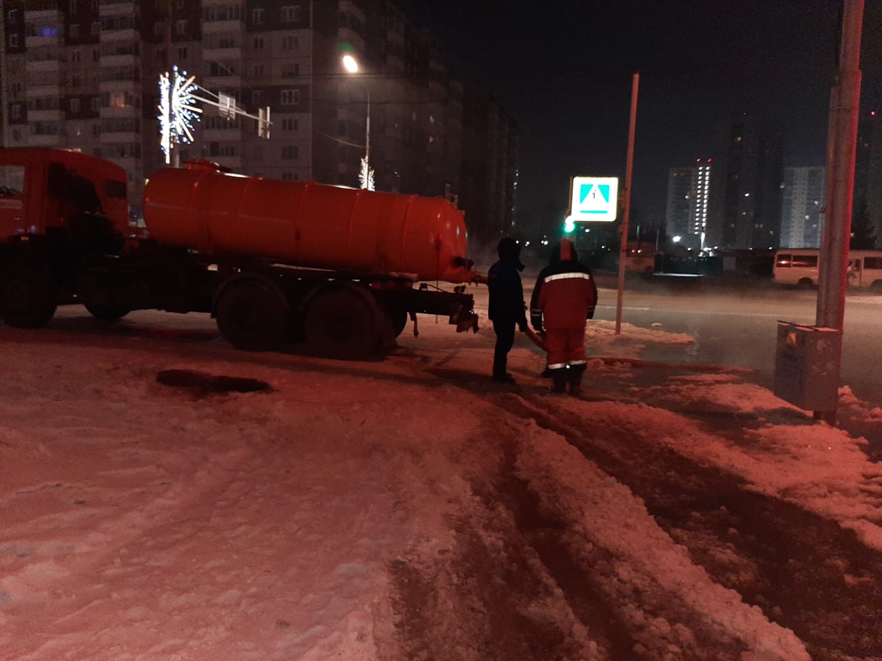 Вернуть воду обещают к полудню Вернуть воду обещают к полудню