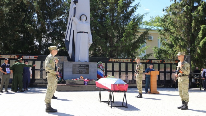 В Татарстане похоронили погибшего на Украине прапорщика. У него осталось двое сыновей