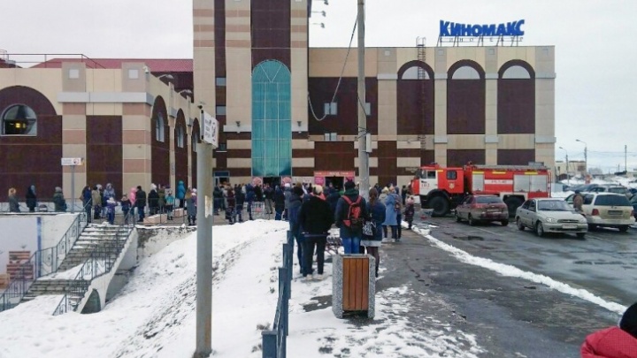Из крупного торгового центра в Ярославле эвакуировали всех сотрудников и посетителей
