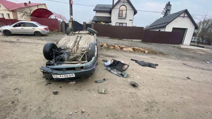 В Челябинской области в ДТП с переворотом погибла молодая девушка, водитель — в больнице