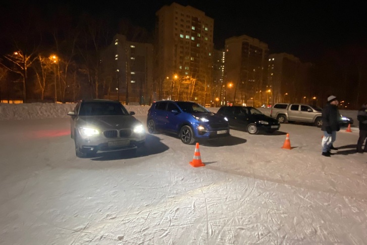 За аренду катка на два часа автомобилисты отдали около пяти тысяч рублей