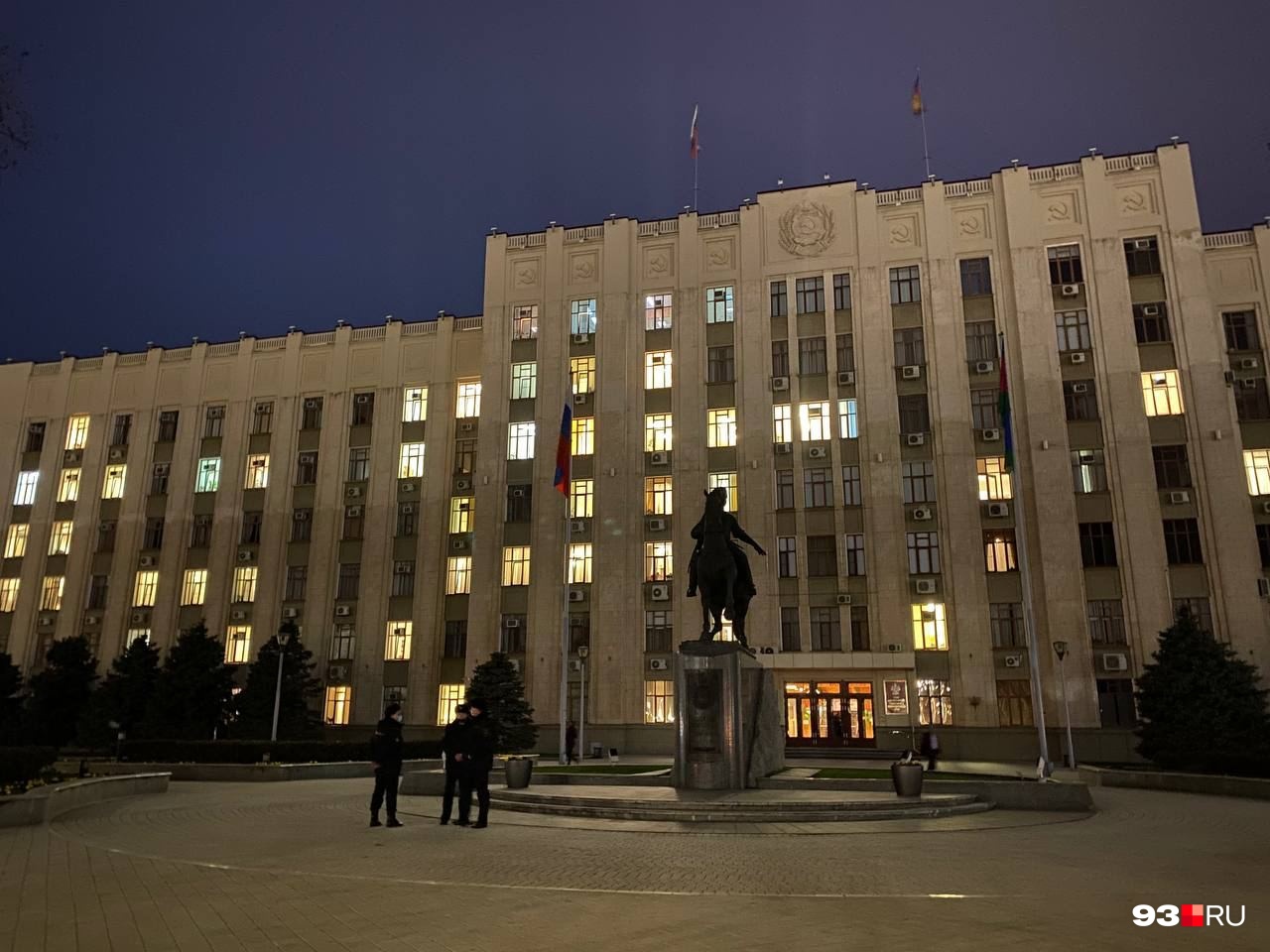 За 15 минут до объявленного времени там практически не было горожан За 15 минут до объявленного времени там практически не было горожан