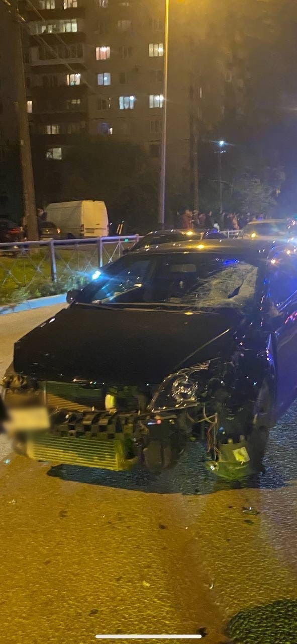 Очевидцы: машина сбила двух пешеходов на Малой Балканской