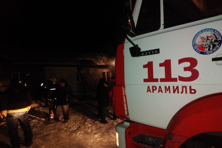 Дом тушили пять пожарных расчетов Дом тушили пять пожарных расчетов