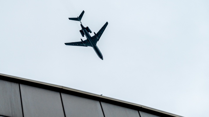Самолет из Иркутска в Забайкалье вернули в аэропорт из-за ухудшения здоровья пассажирки