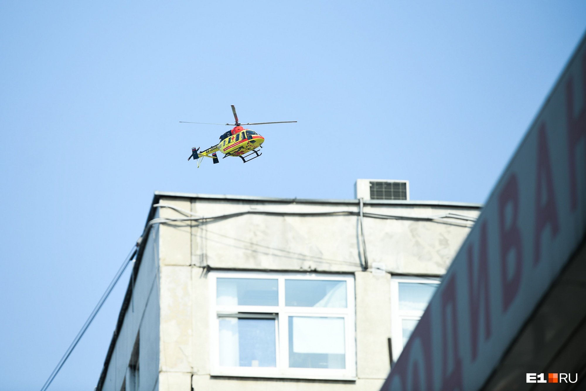 Из Екатеринбурга отправили вертолет за пострадавшими во время взрыва заправки в Талице