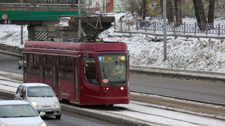 В Казани столкнулись два трамвая. Люди несколько часов не могли уехать