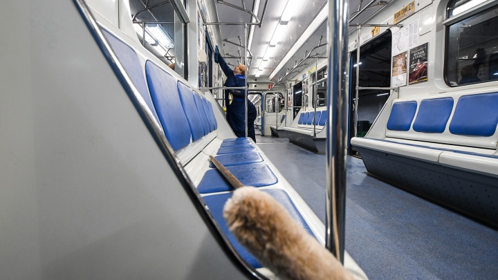 В Санкт-Петербурге будут штрафовать за проезд голым и гадание в метро