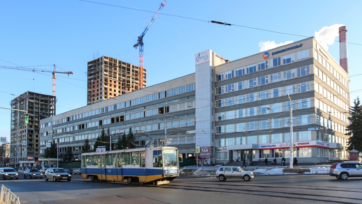 «Башавтотранс» выступил против трамвайных путей на Менделеева в Уфе, из-за них два популярных маршрута торчат в пробках
