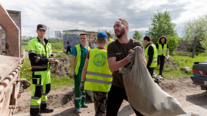 Собрали 40 мешков мусора: волонтеры прибрали Мосеев остров — фото
