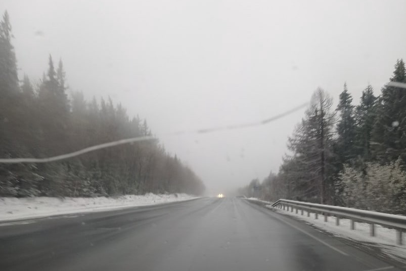 Водители говорят, пробок из-за снега на трассе нет
