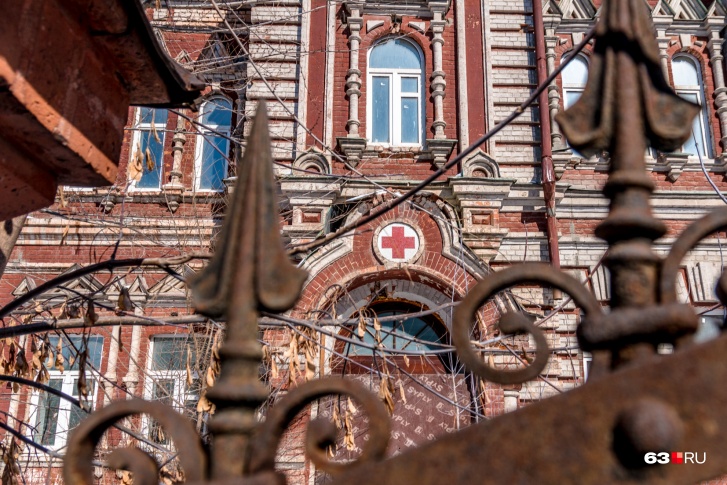 Здание больницы Красного Креста долгие годы пустовало Здание больницы Красного Креста долгие годы пустовало