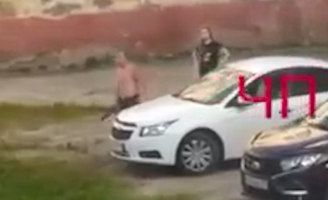 «Довели меня!»: в Прикамье полицейский после ссоры с бывшей женой выстрелил в ее сожителя и разбил машину