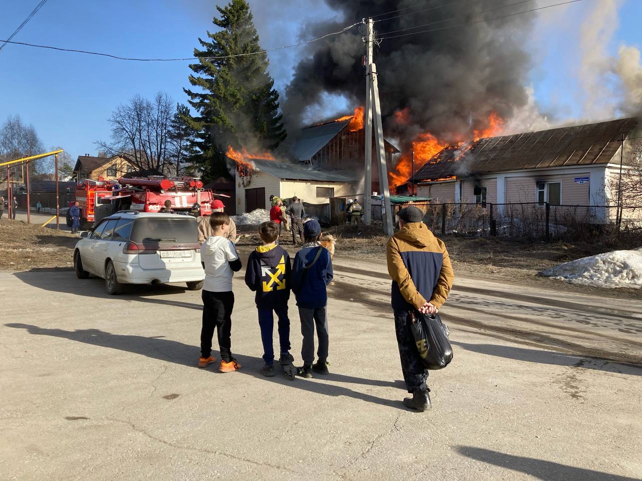 основные угрозы интересам россии. колонна военных камазов. лесной пожар фото. компьютер и человек. экстремистские движения.