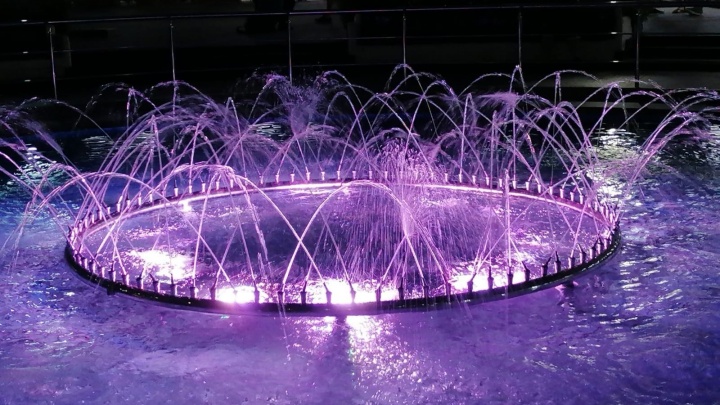 В аэропорту Сочи открыли фонтан после реконструкции