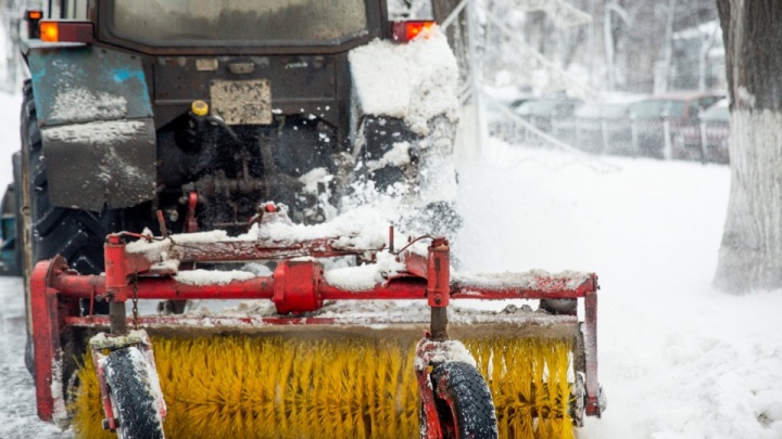 «Есть уже более метра»: в Ярославле ГИБДД потребовала убрать снежные валы с дорог
