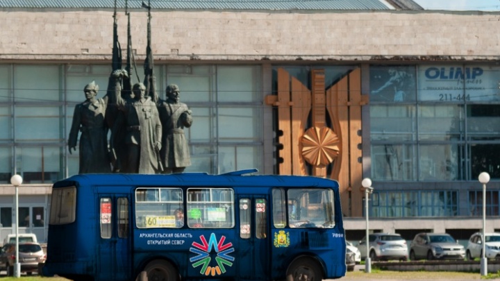 «Сколько старую лошадь ни крась»: что думают читатели 29.RU про синие автобусы в Архангельске