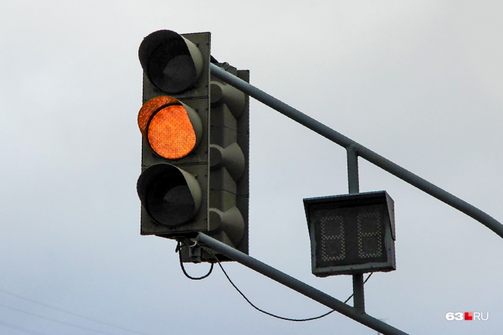 Водителей просят соблюдать правила дорожного движения во время отключения светофоров