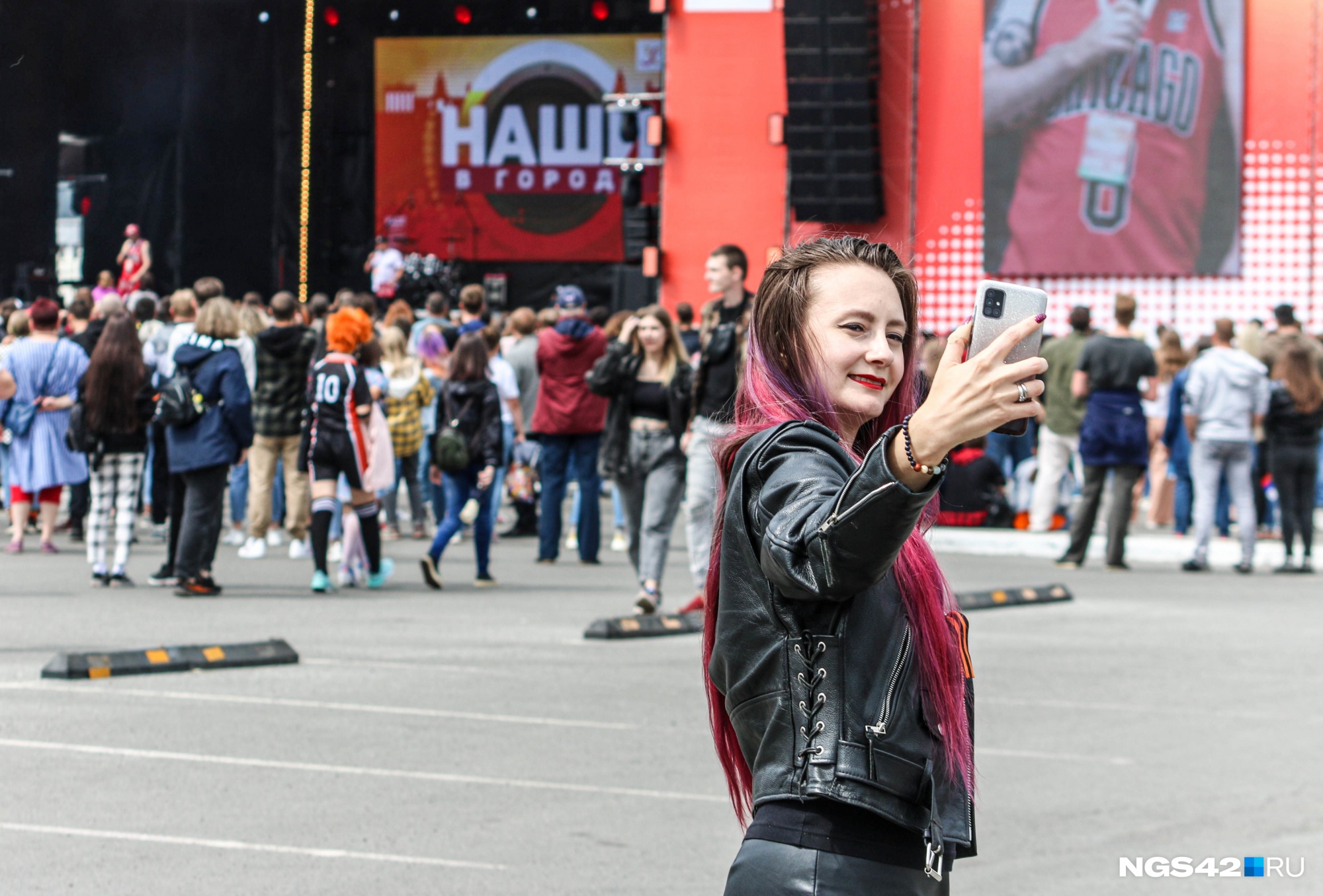 Наши в городе: фоторепортаж с большого рок-фестиваля в День города Новокузнецка