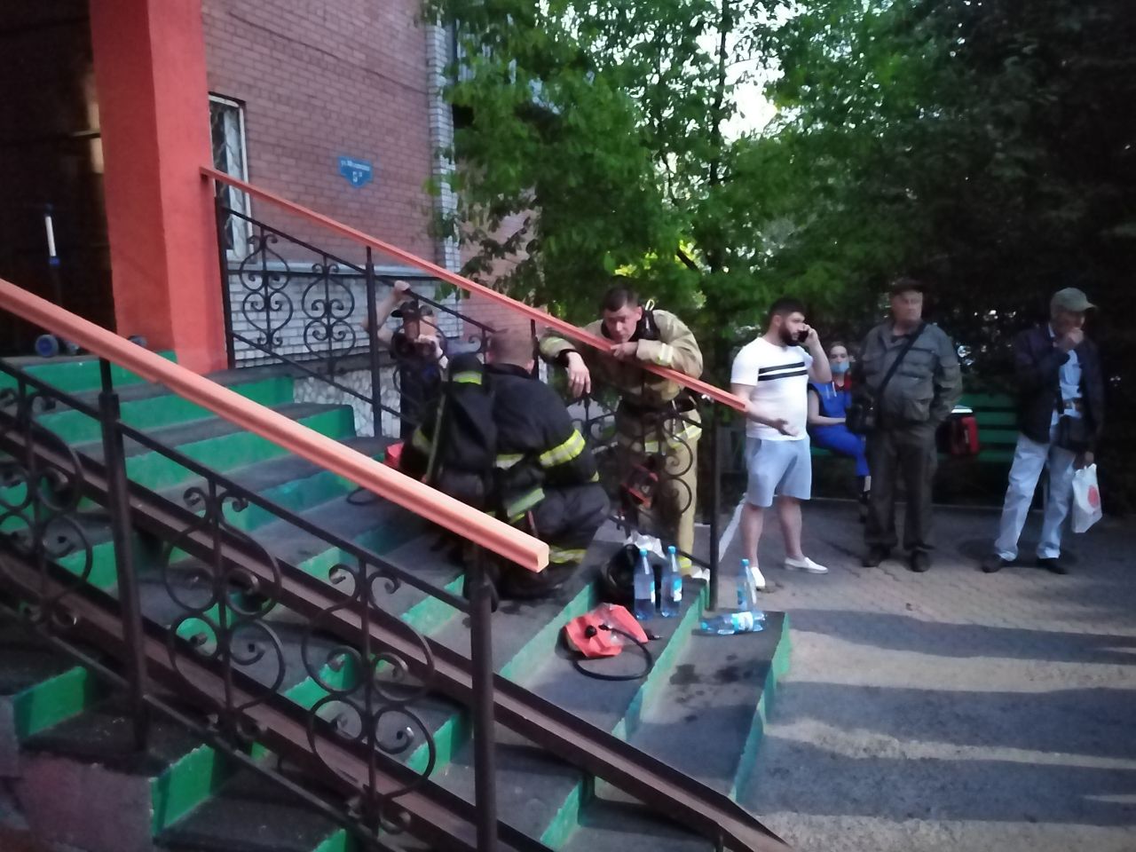 Пожар разгорелся, когда все еще ехали с работы Пожар разгорелся, когда все еще ехали с работы