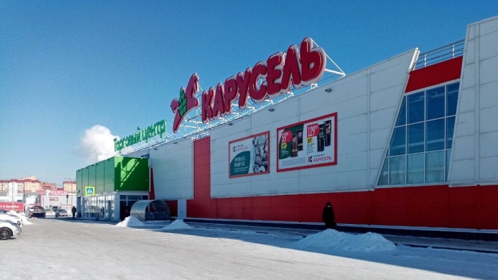«Охранник сказал, что отдавать будут всё за копейки»: в Уфе закрывается продуктовый гипермаркет «Карусель»