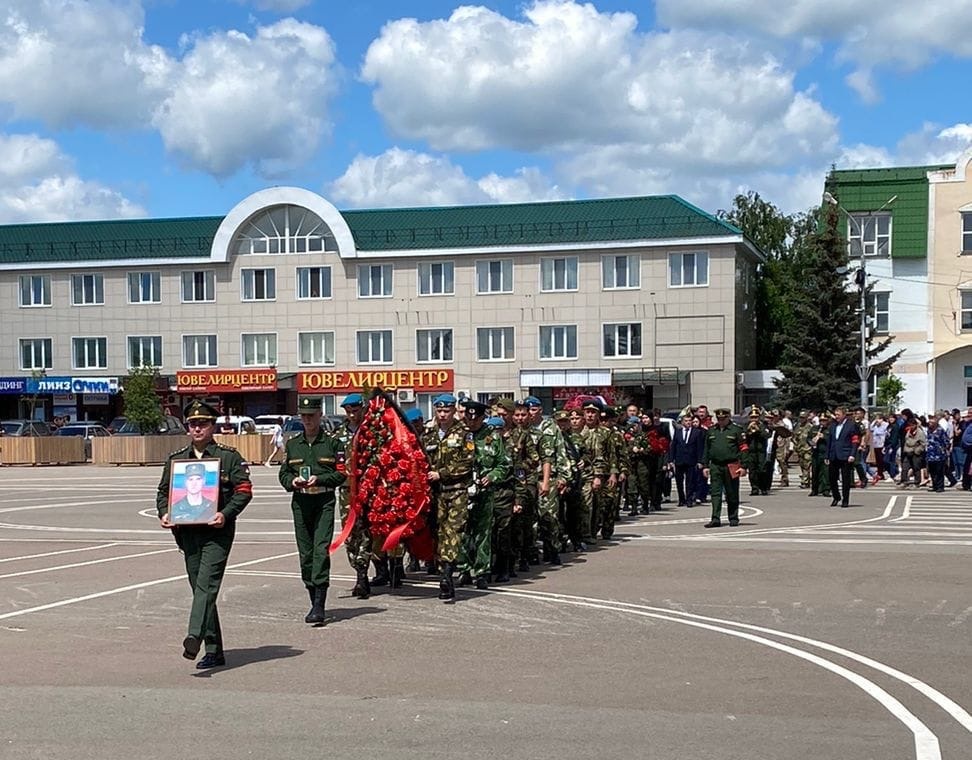 В траурной церемонии приняли участие десятки военнослужащих В траурной церемонии приняли участие десятки военнослужащих
