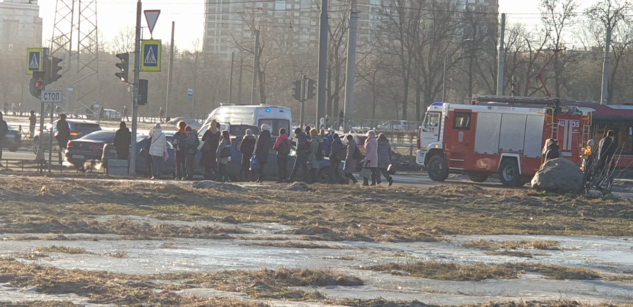 Признавашки чп и дтп в санкт петербурге. Признавашки ДТП И ЧП Санкт-Петербург. Перекресток Петергофского шоссе и улицы доблести. Признавашки ДТП Санкт-Петербург. ЧП С автобусом на Октябрьской набережной сегодня в СПБ.