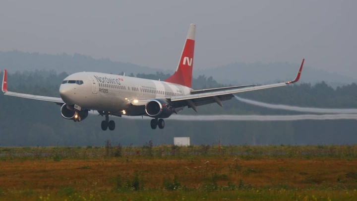 Больше двадцати рейсов задержали в красноярском аэропорту из-за густого тумана