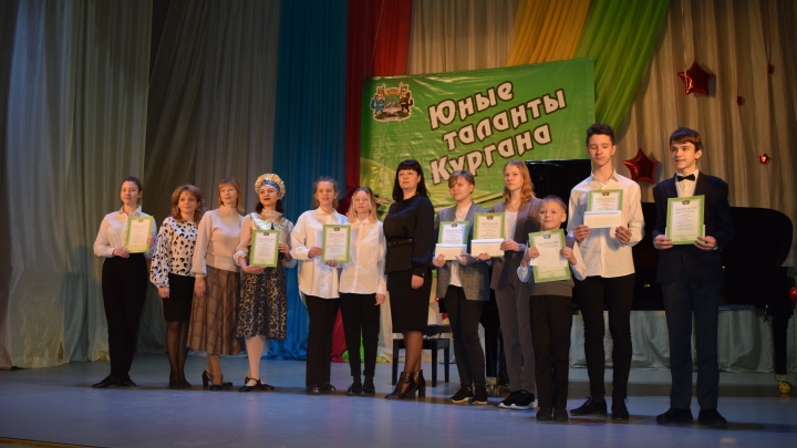 Талантливые дети Кургана получили от одной до двух тысяч рублей от главы города
