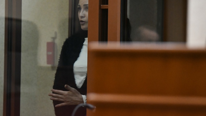 «Было очень темно». В Екатеринбурге закончили судить девушку за бездомного, сожженного заживо