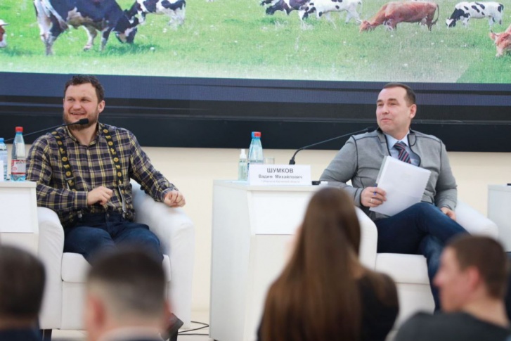 Олег Сирота (слева) рассказал о своем опыте сыровара, чтобы вдохновить зауральцев