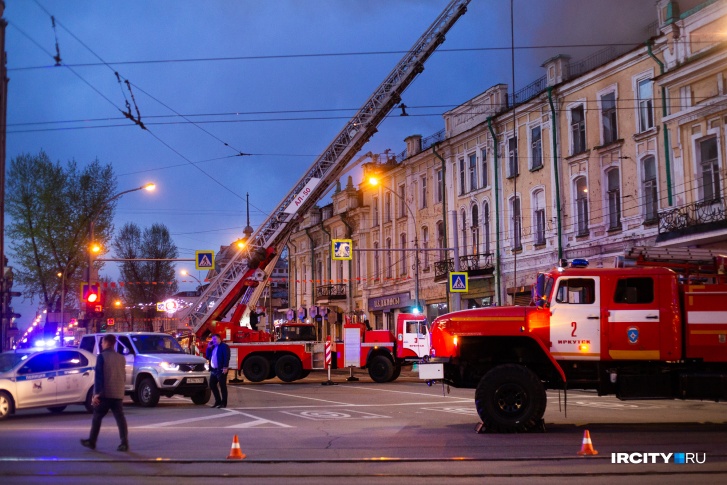 Пожар в здании ТЮЗа вечером 13 мая Пожар в здании ТЮЗа вечером 13 мая