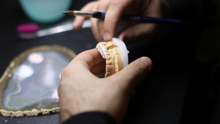 Не по зубам: как стоматология изменится из-за санкций — от роста цен до дефицита материалов