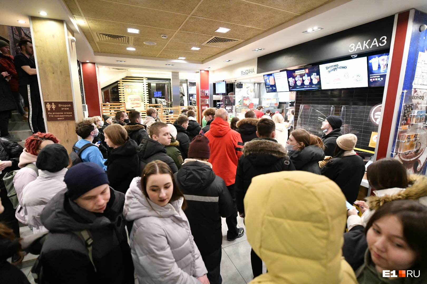 Пятнадцать человек на последний бургер. Как Екатеринбург прощался с McDonald's